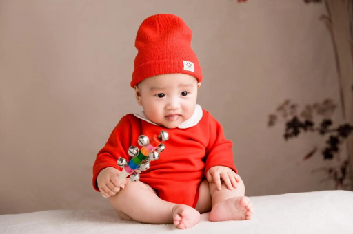 荣成宝宝几个月戴银手镯好 荣成宝宝几个月戴银手镯好